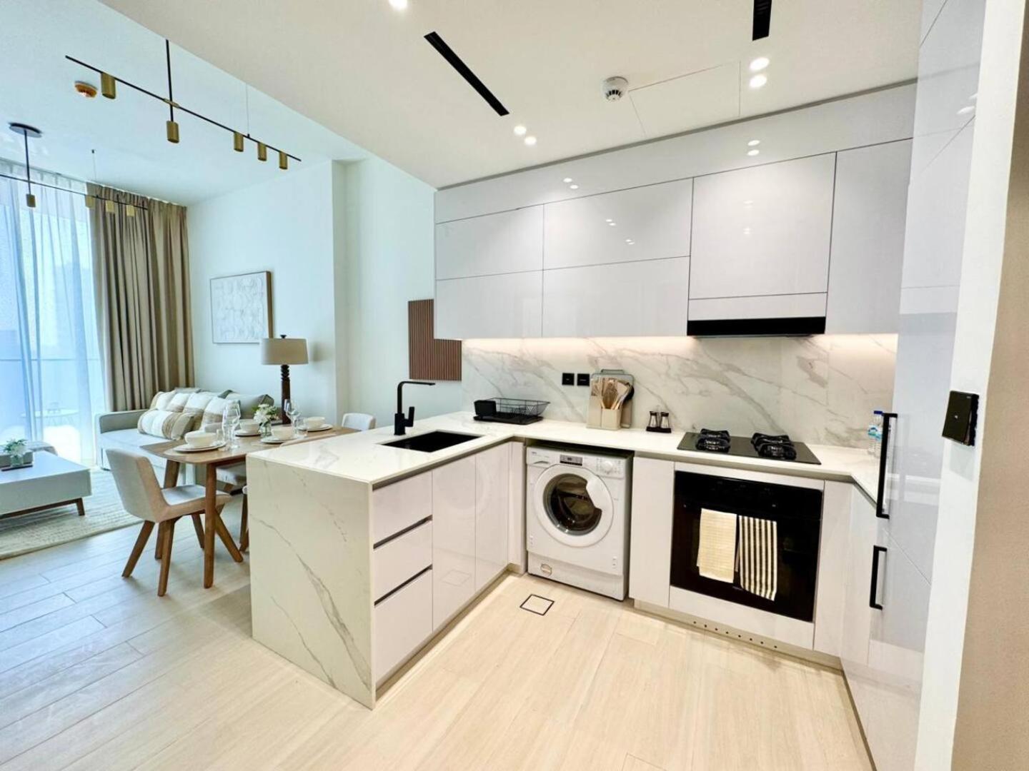 Dreamy & Cozy 1br In Jvc With Balcony